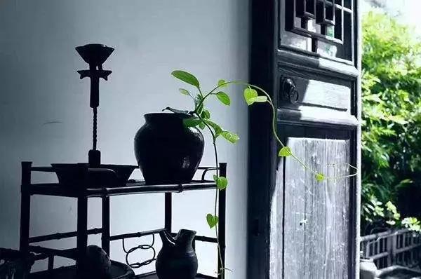 家里財(cái)運(yùn)只出不進(jìn)？跟客廳門窗風(fēng)水有大關(guān)系！
